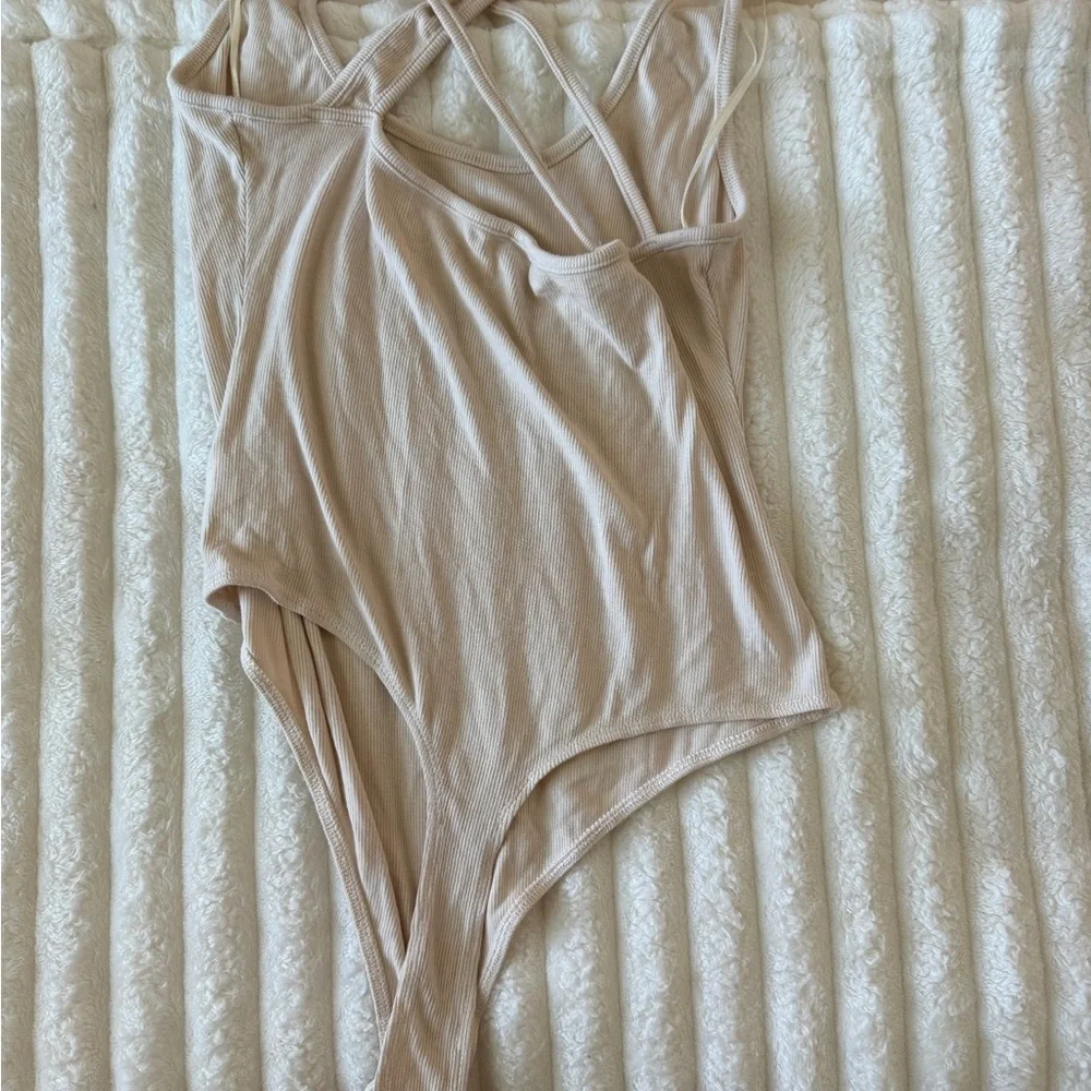 Lelis Bodysuit with Strappy Back - Picture 4 of 5